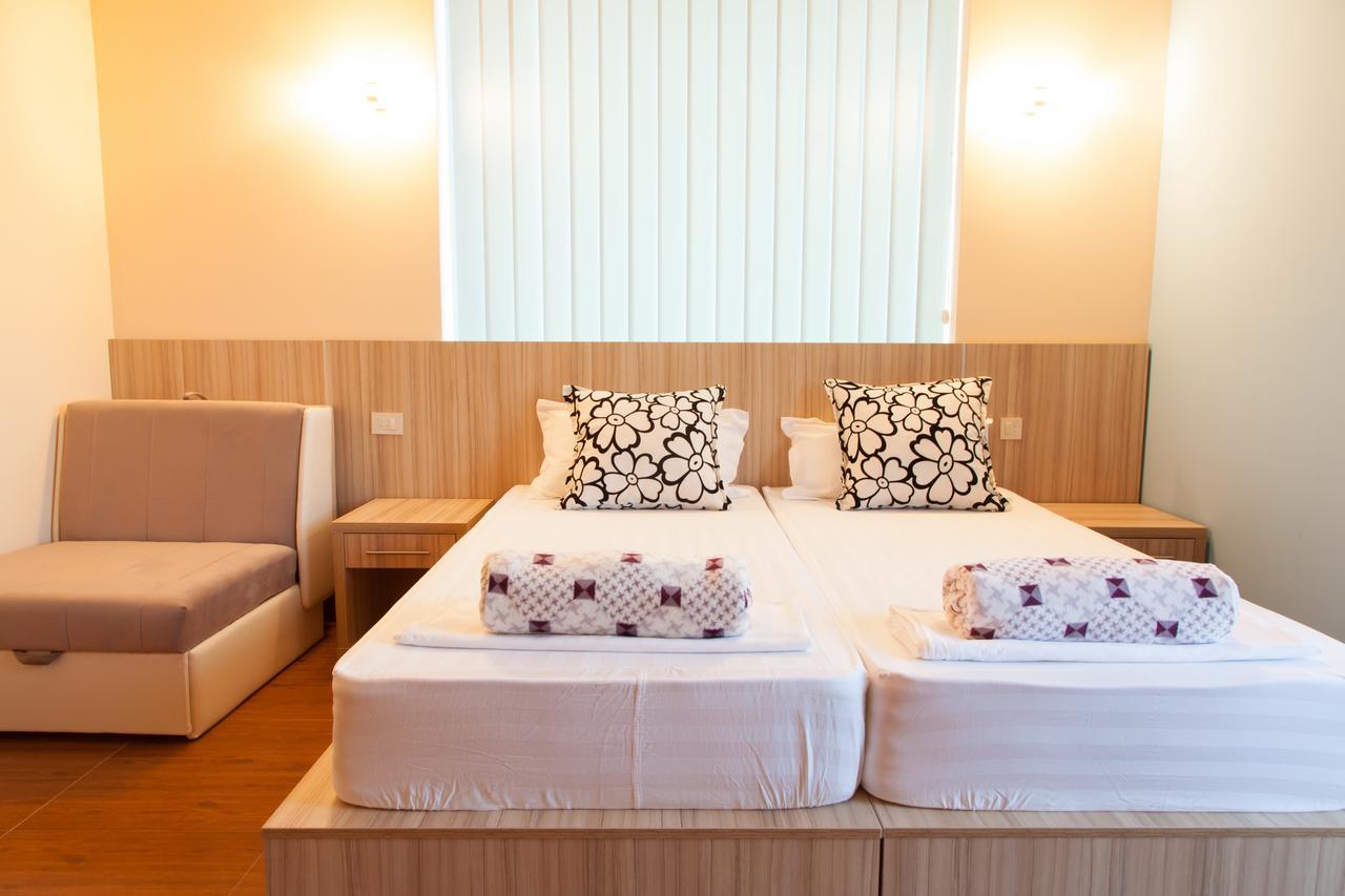 Hotel Blue Moon Улцинь Екстер'єр фото